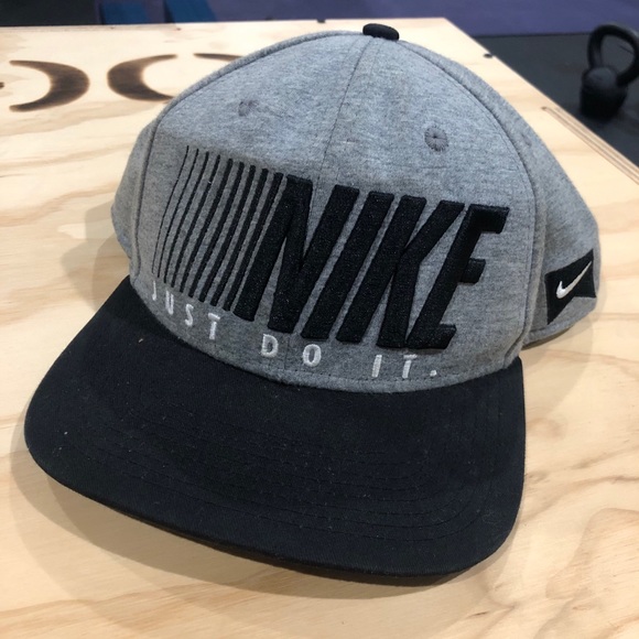 Nike hat cap flat bill